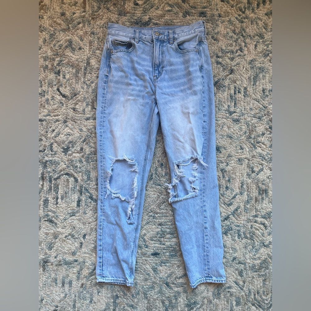 American Eagle Women’s Light Blue Denim Mom Distressed Ripped Jeans Size 4